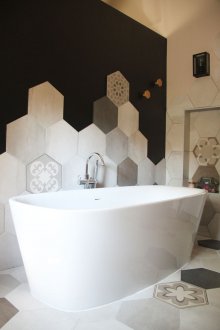 Bilik mandi berjalur heksagon