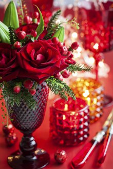 Украса на маса за 14 февруари с букети