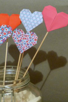 Декорация за 14 февруари с хартиени сърца