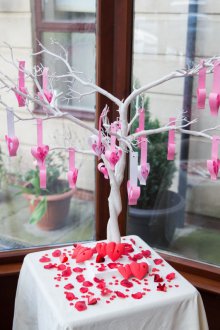 Декорация на 14 февруари дърво