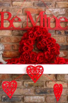 Декор за рафтове за 14 февруари