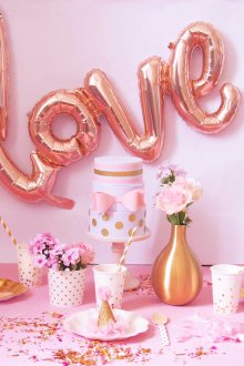 Декорация за 14 февруари с балони с надпис