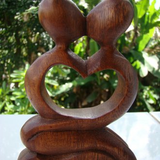 Kraf pada patung 14 Februari