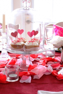 Подарък на 14 февруари празнична трапеза направи сам.