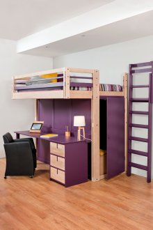 Таванско легло със маса