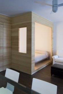 Katil podium kayu