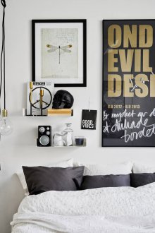 Weißes Interieur mit Dekor