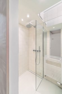 Weiße Dusche