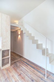 Weißes Interieur im Öko-Stil.