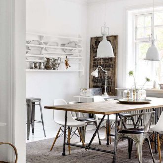 Weißes Interieur im Industriestil