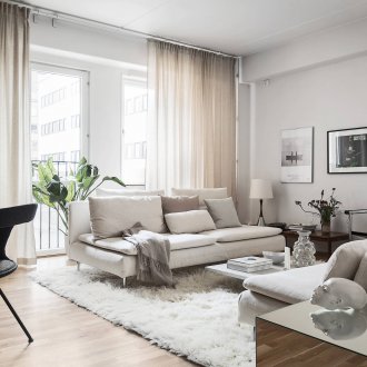 Weißes Interieur in schlichtem Design