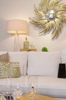 Weißes Interieur in Pastellfarben