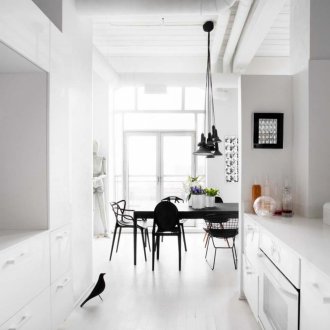 Weißes Interieur im Industriestil