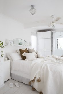 Weißes Interieur im Provence-Stil