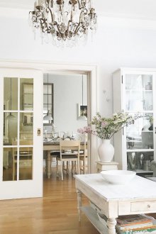 Weißes Interieur im Shabby-Chic-Stil