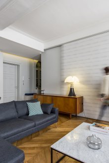 Weißes Studio-Apartment Interieur