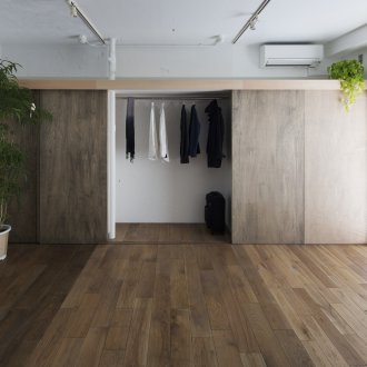 Bahagian dalaman Jepun dengan almari pakaian