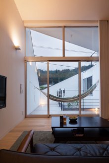 Interior Jepun dengan meja kopi