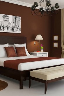 Кафяви, бежови и бели цветове в интериора на спалнята.