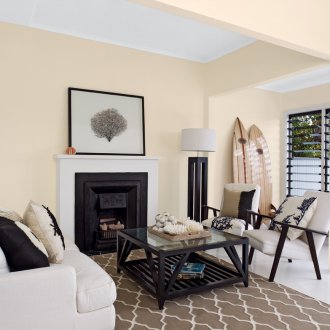 Интериорът за момичето е бежов