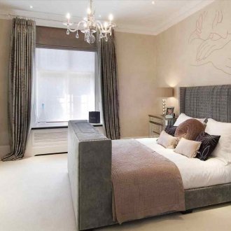 Интериорът за момичето е кафяв