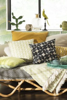 Интериор за момиче с плетени мебели