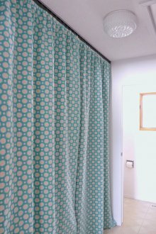 Зониране със завеси от полка точка