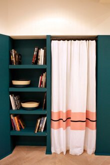 Зониране със завеси в шкафа