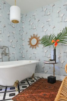 Wallpaper di bahagian dalam tandas