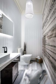 Wallpaper dalam tandas dengan tulisan