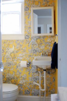 Kertas dinding tandas kuning dengan cetakan