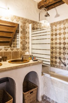 Bilik mandi desa yang besar