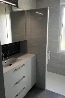 Bilik mandi besar dengan partition plasterboard