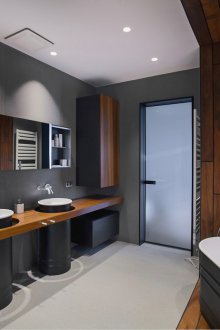 Bilik mandi gaya perindustrian yang besar