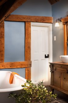 Bilik mandi gaya negara yang besar