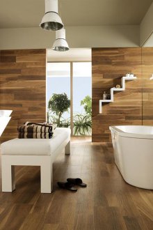 Bilik mandi besar dengan lantai lamina