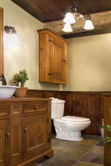 Bilik mandi pepejal yang besar