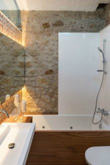 Bilik mandi bergaya Mediterranean yang besar