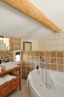 Bilik mandi besar dengan blok kaca