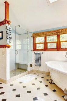 Bilik mandi besar cerah