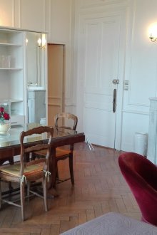 Perabot di apartmen studio