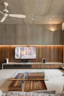 Pangsapuri studio 40 meter persegi kayu
