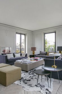 Apartmen studio 40 meter persegi dengan sofa