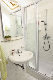 Pangsapuri studio bilik mandi gabungan 40 m persegi