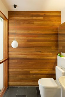 Ремонт на тоалетната с ламинирани панели