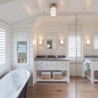 Монтаж на панел за ремонт на тоалетната