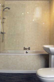 Ремонт на тоалетна с пластмасови панели