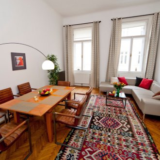 Khrushchev satu bilik dengan dua tingkap