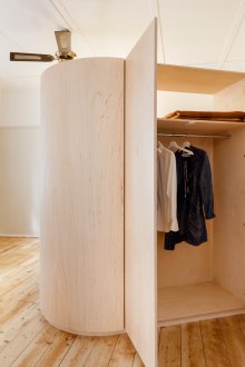 Khrushchev satu bilik dengan kabinet