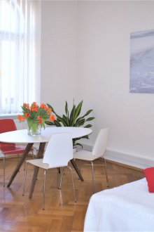 Khrushchev satu bilik dengan ruang makan